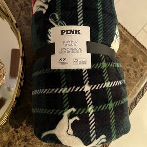 Victoria secrets pink cozy Sherpa logo blanket